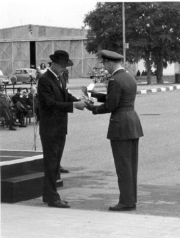 Sqn Ldr Peter Cooke receives the Jacklin Trophy